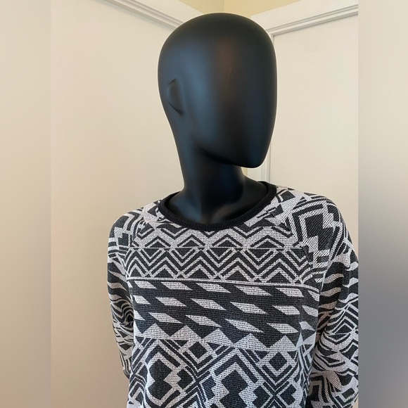 Vintage-Style Net Sweater - Picture 4 of 5